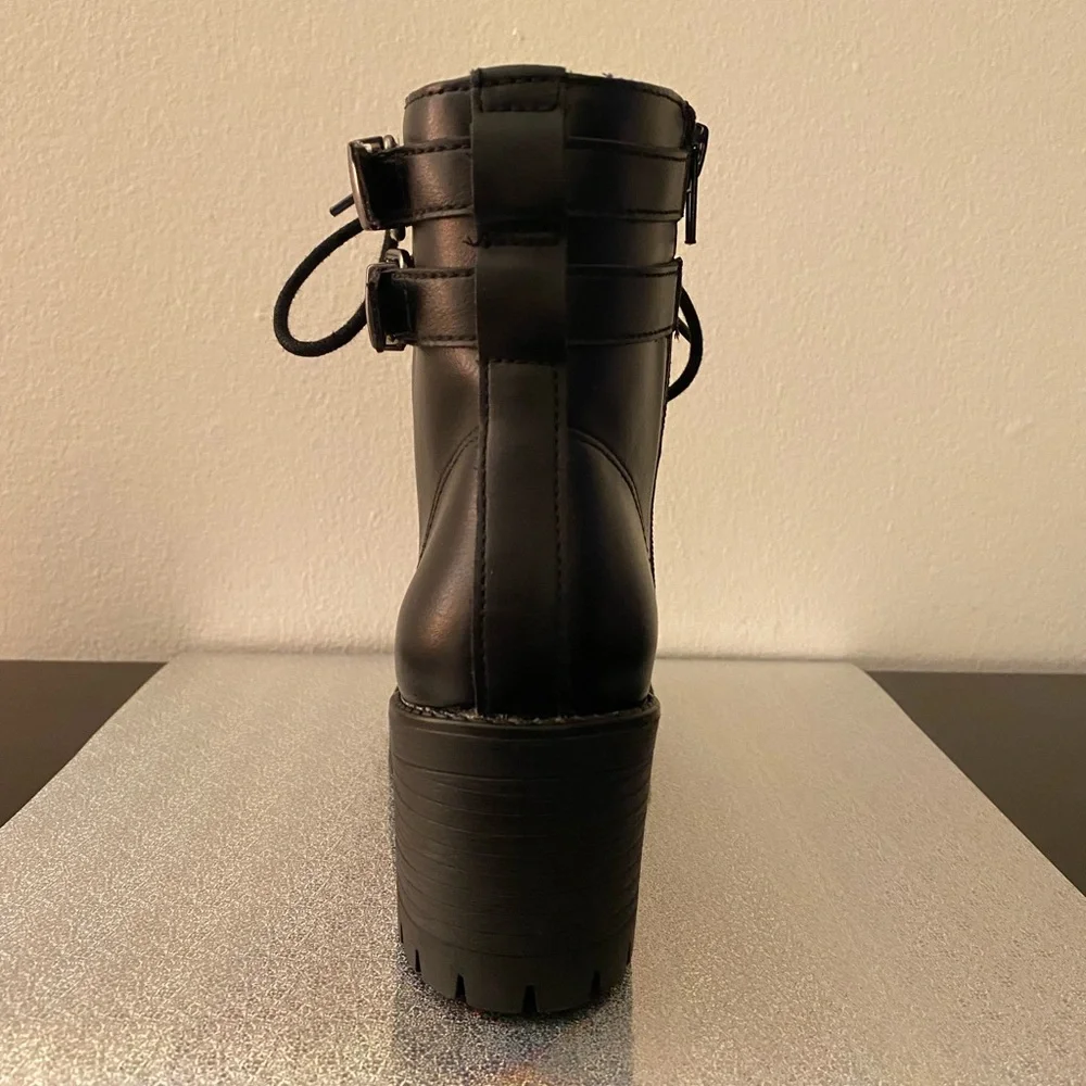 NWOT Women’s Madden Boots - Picture 2 of 5